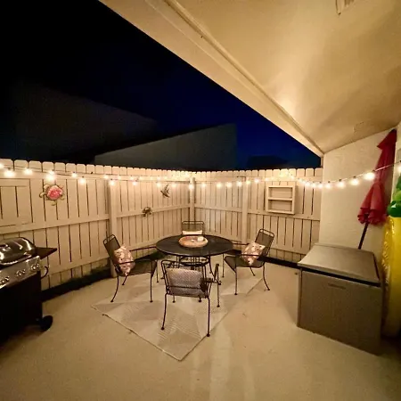 Cozy Beach Condo In Complex